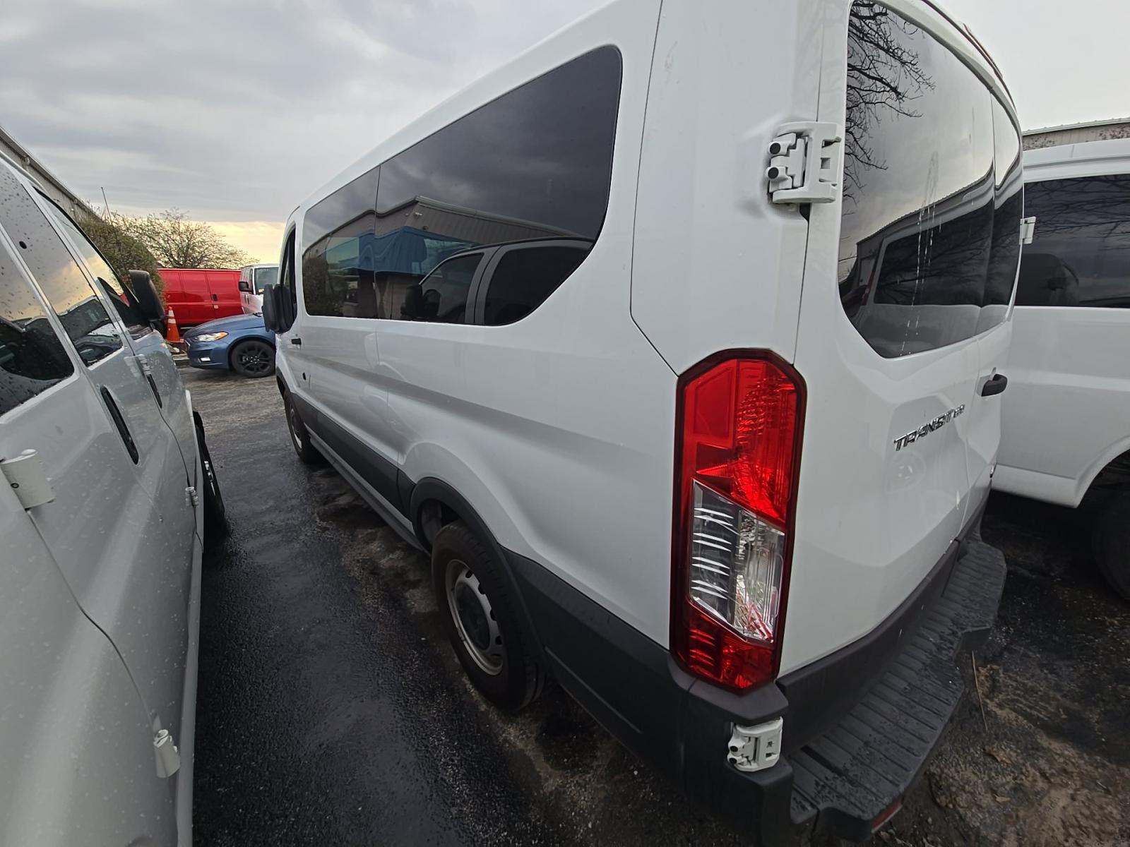 FORD TRANSIT 150 - 2
