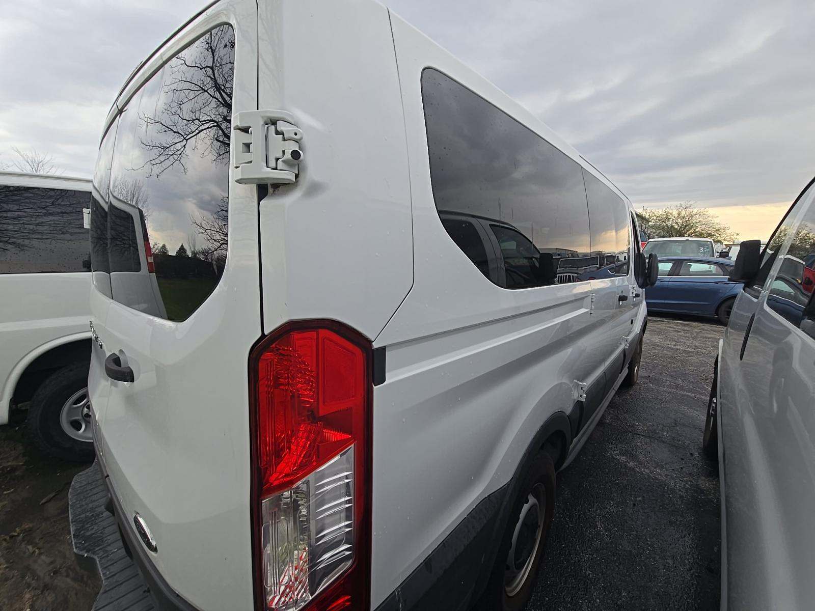 FORD TRANSIT 150 - 3
