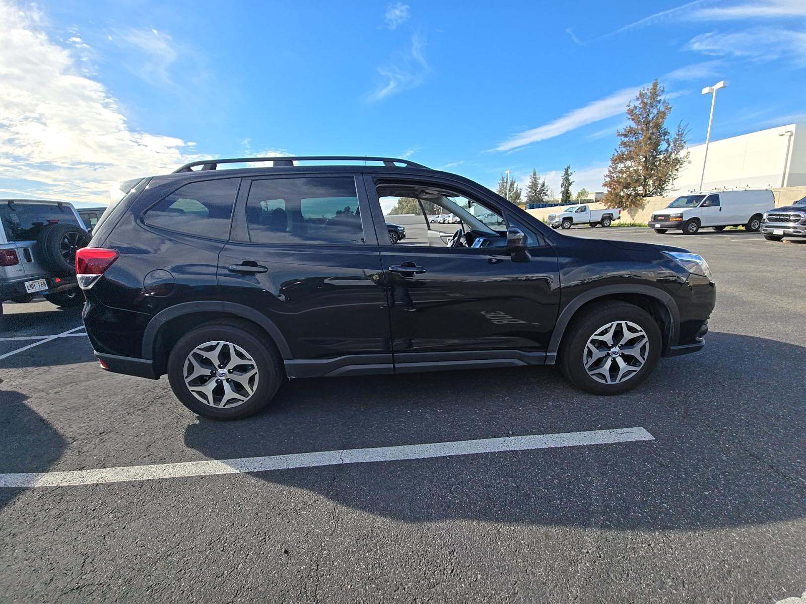 2023 Subaru Forester Premium AWD
