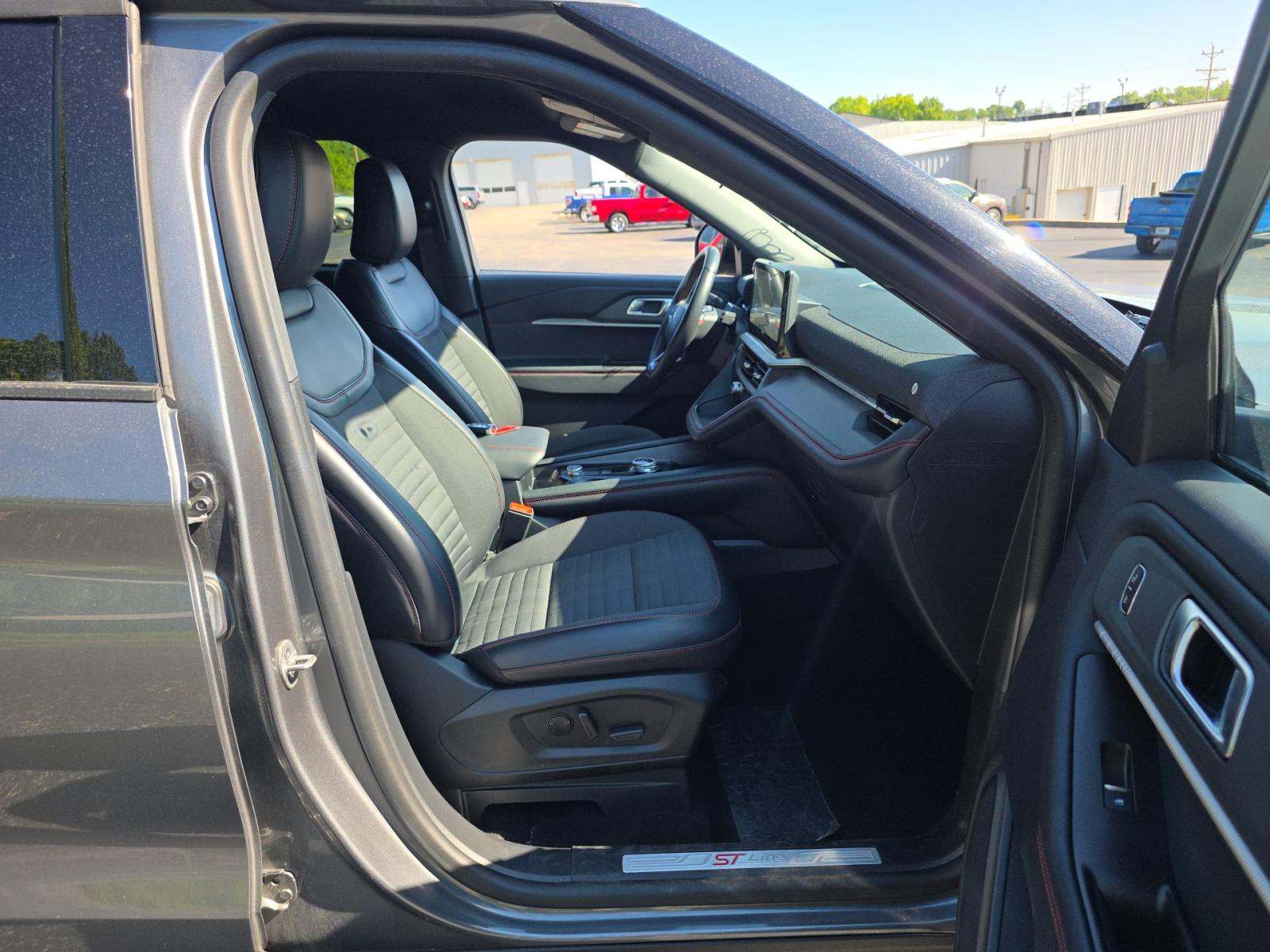 2025 Ford Explorer ST-Line AWD