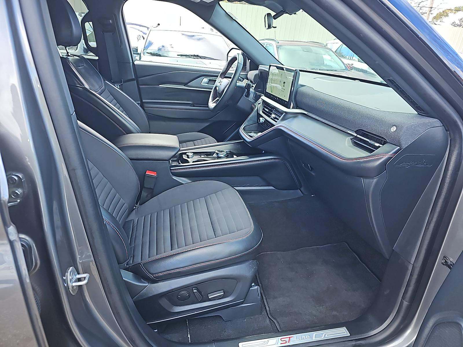 2025 Ford Explorer ST-Line AWD