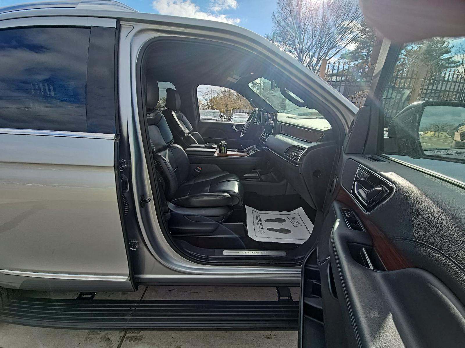 2023 Lincoln Navigator Standard AWD