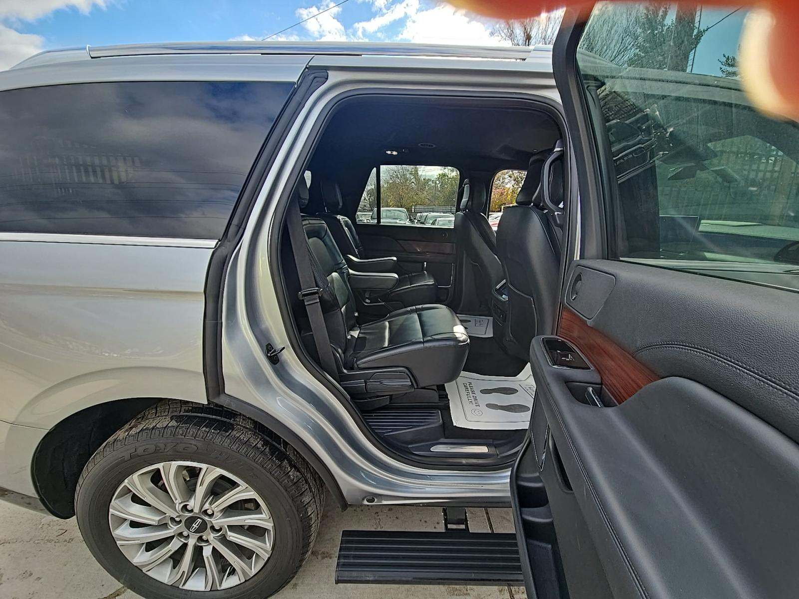 2023 Lincoln Navigator Standard AWD