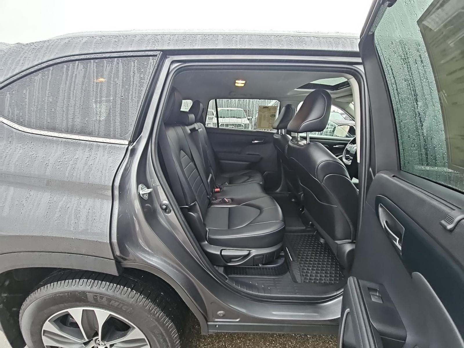 2022 Toyota Highlander Hybrid XLE AWD