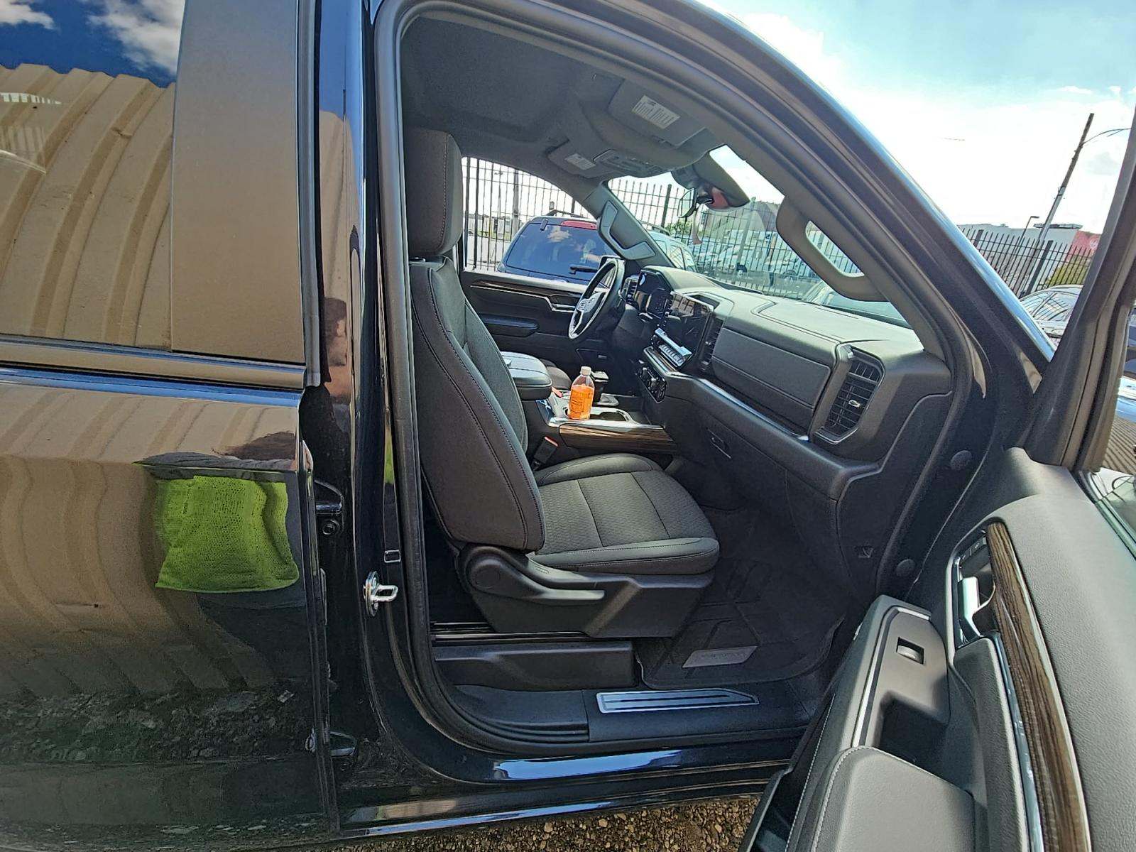 2024 Chevrolet Silverado 1500 RST AWD