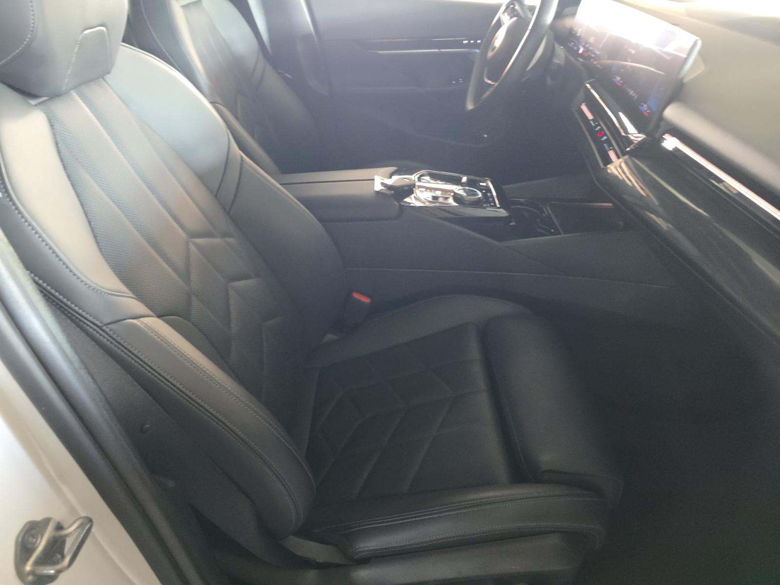 2024 BMW 5 Series 530i RWD