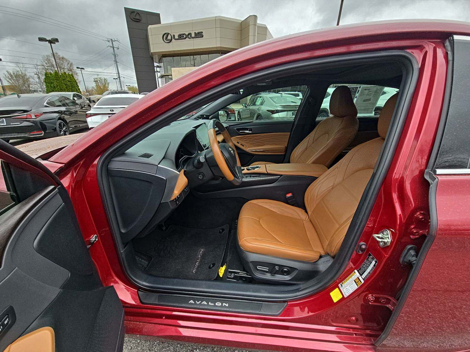 2020 Toyota Avalon Hybrid Limited FWD