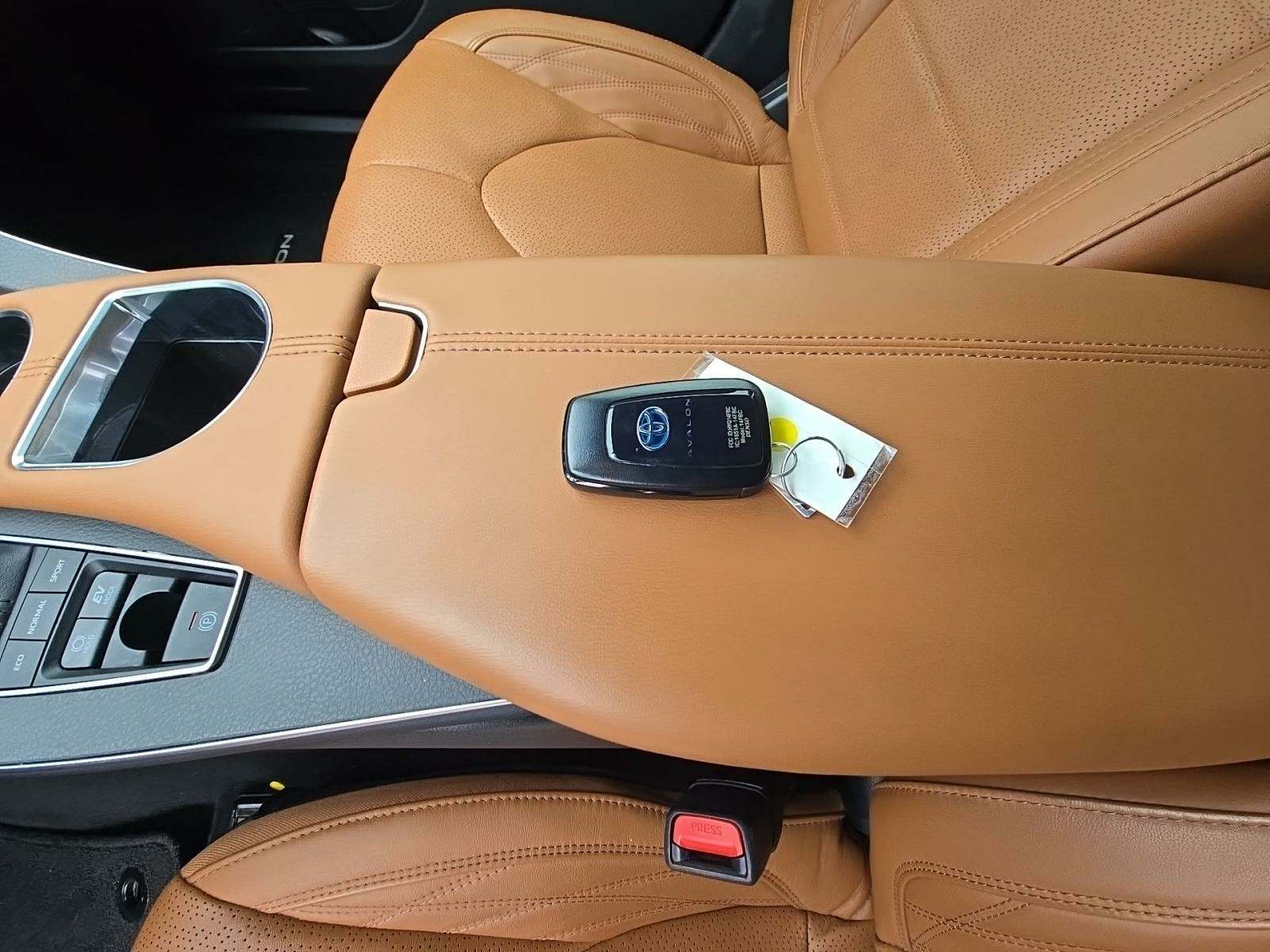 2020 Toyota Avalon Hybrid Limited FWD