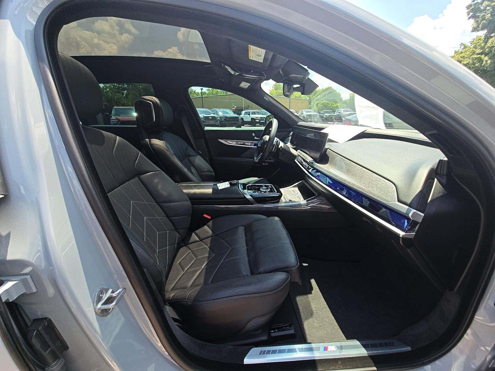 2023 BMW 7 Series 760i xDrive AWD