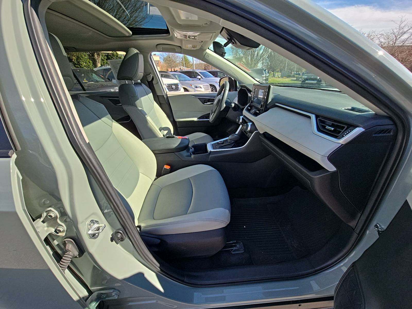 2022 Toyota RAV4 Hybrid XLE Premium AWD