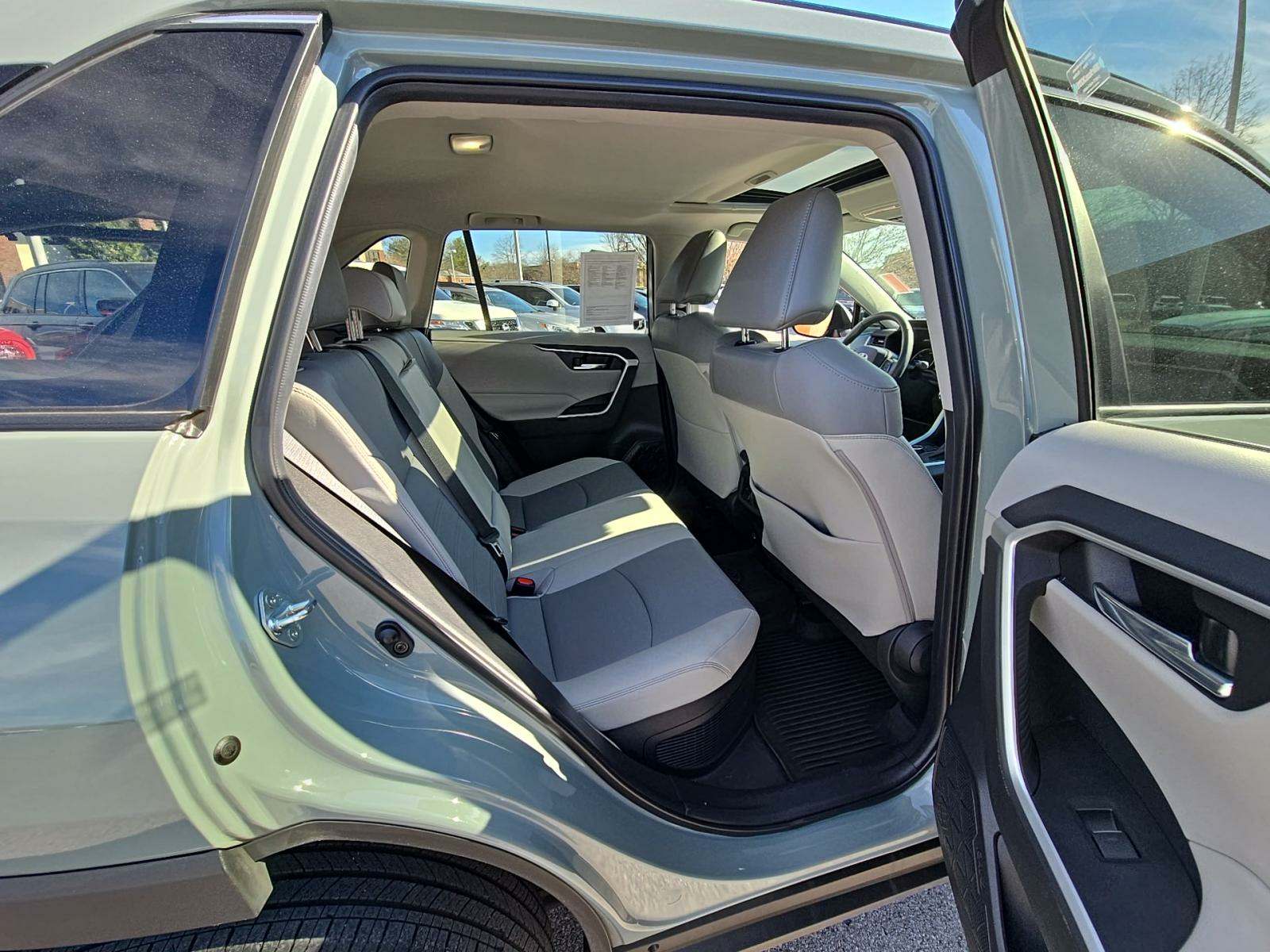 2022 Toyota RAV4 Hybrid XLE Premium AWD