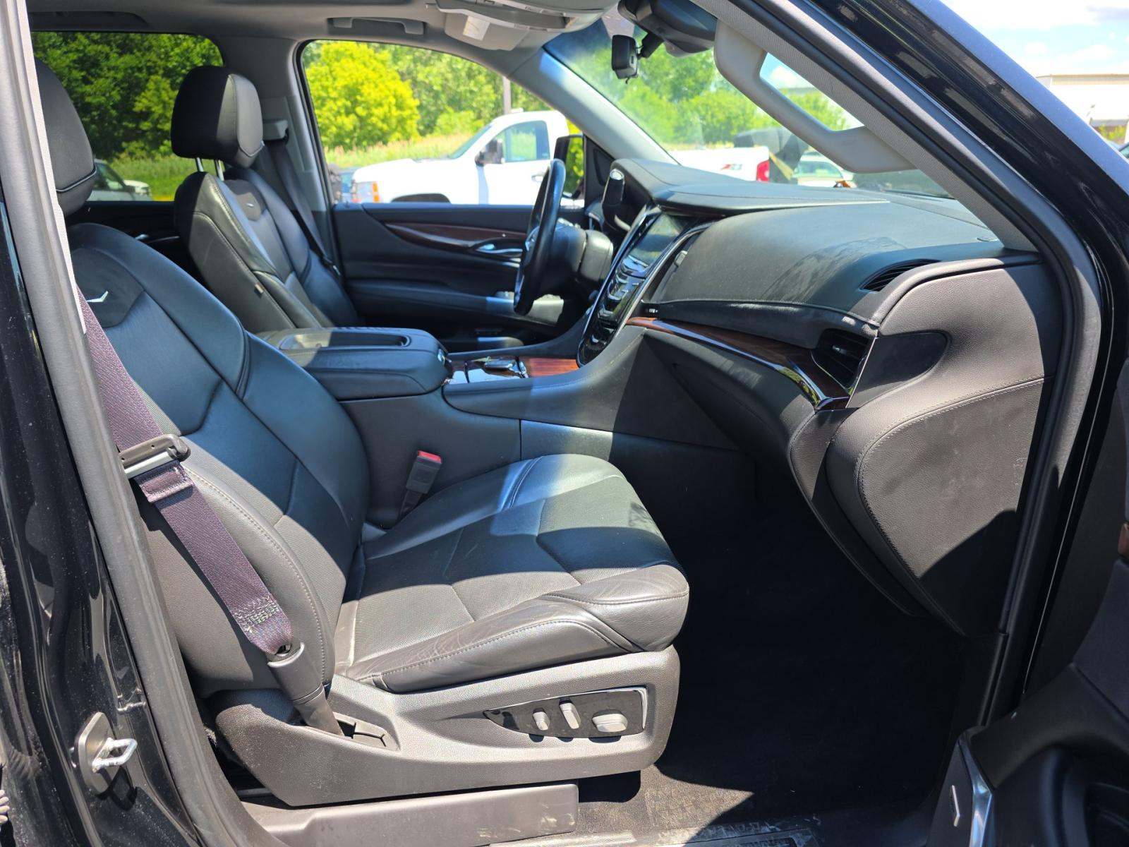 2017 Cadillac Escalade ESV Luxury AWD