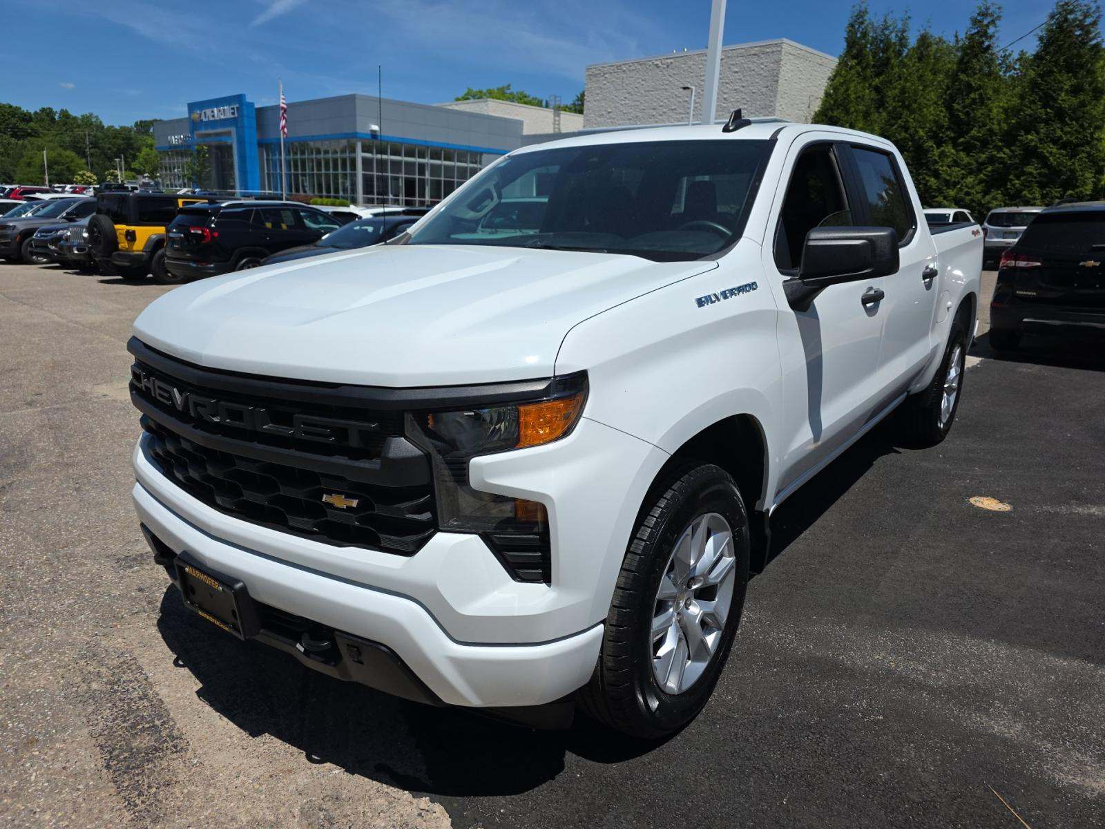 2022 Chevrolet Silverado 1500 Custom AWD