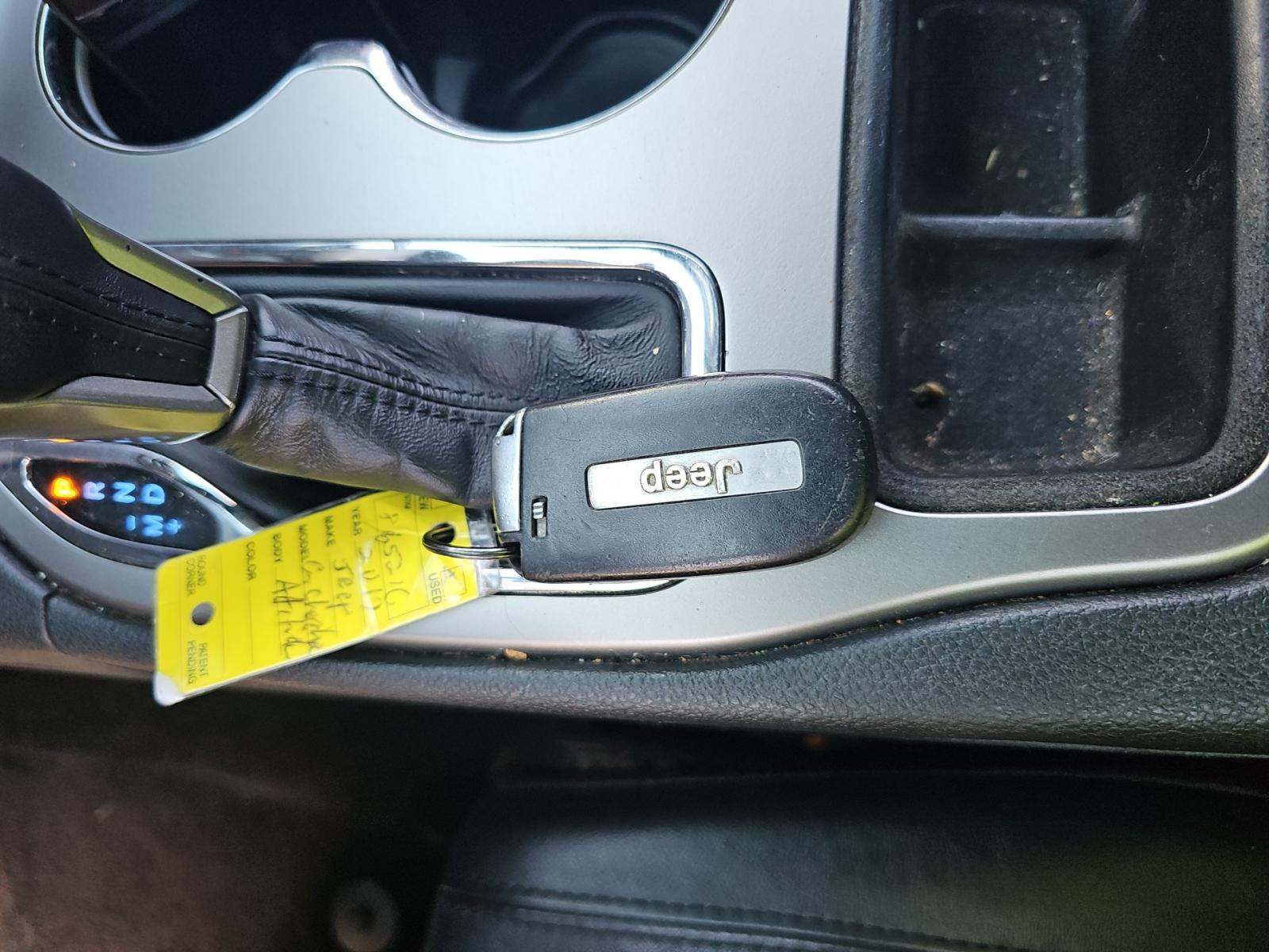 JEEP LAREDO ALTITUDE EDITION - 8