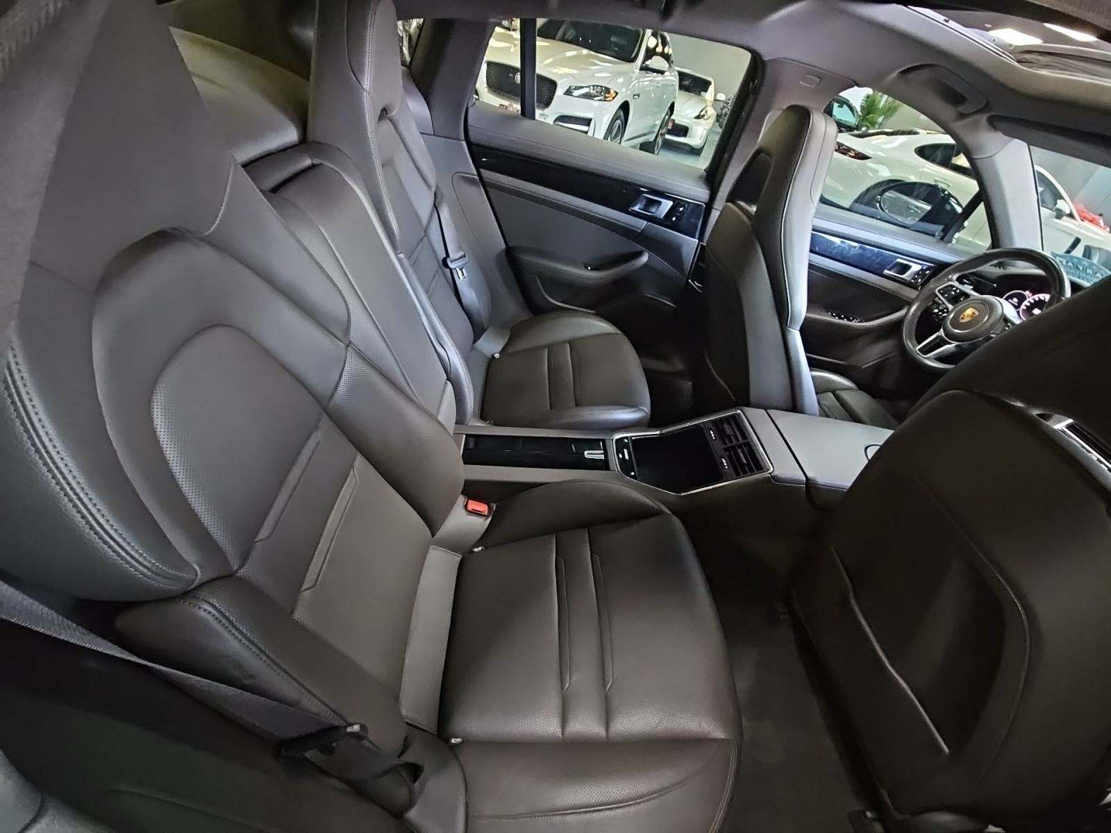 2017 Porsche Panamera Base RWD