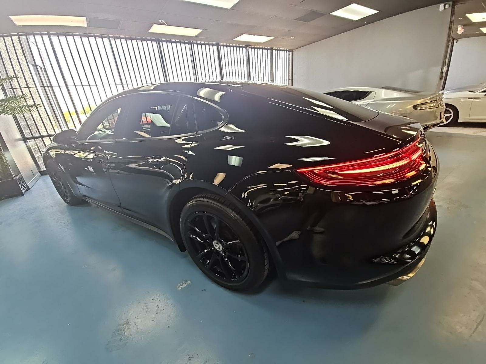 2017 Porsche Panamera Base RWD