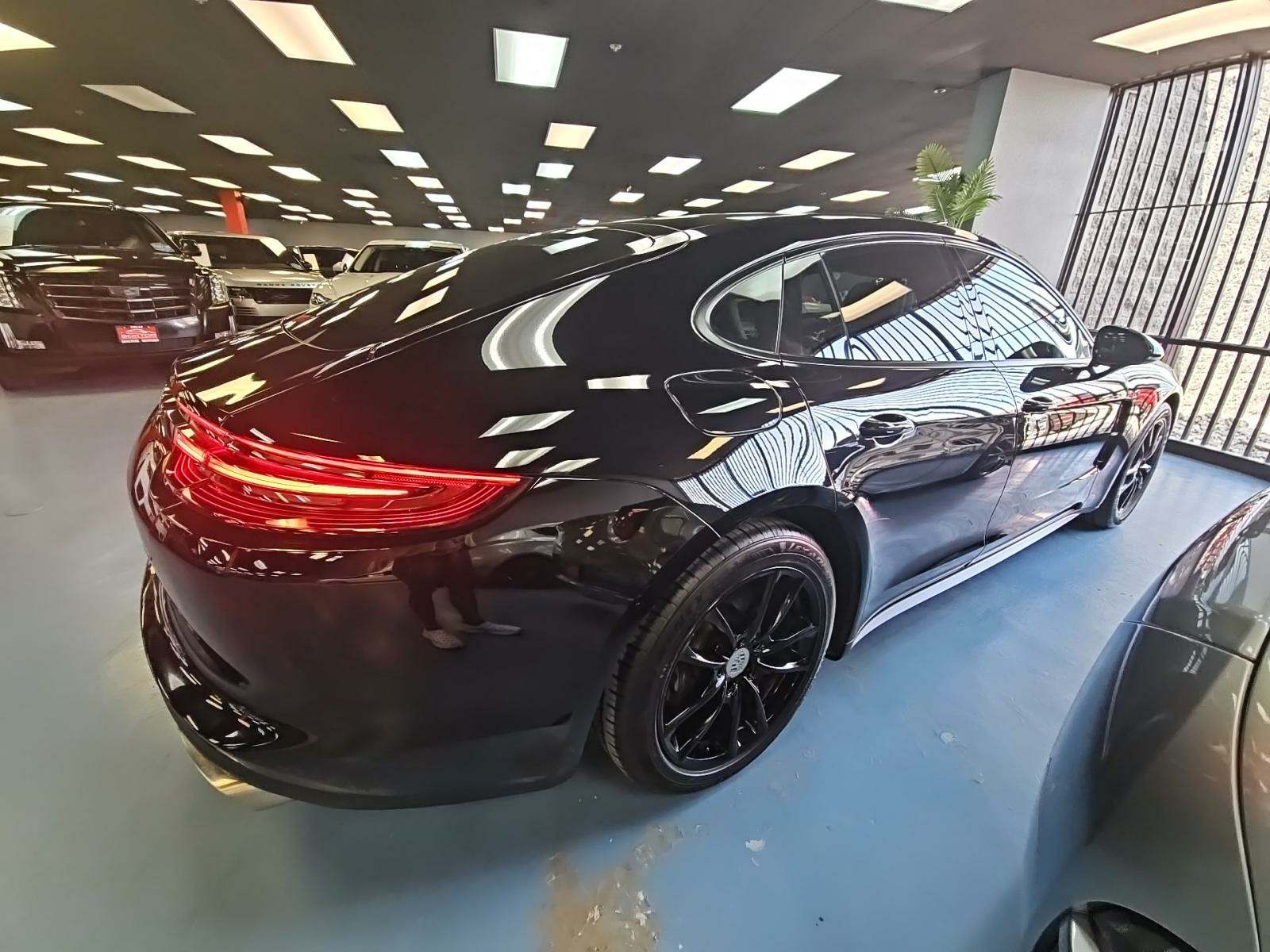 2017 Porsche Panamera Base RWD