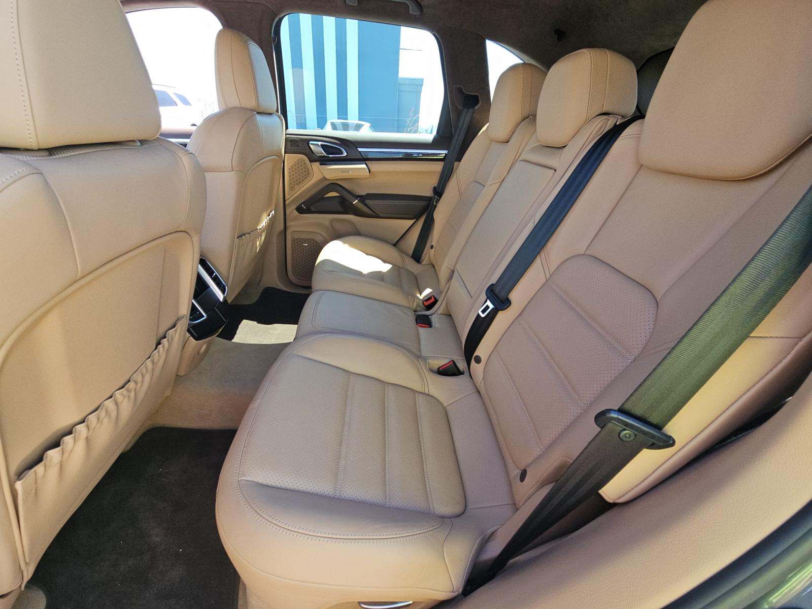 PORSCHE CAYENNE - 9