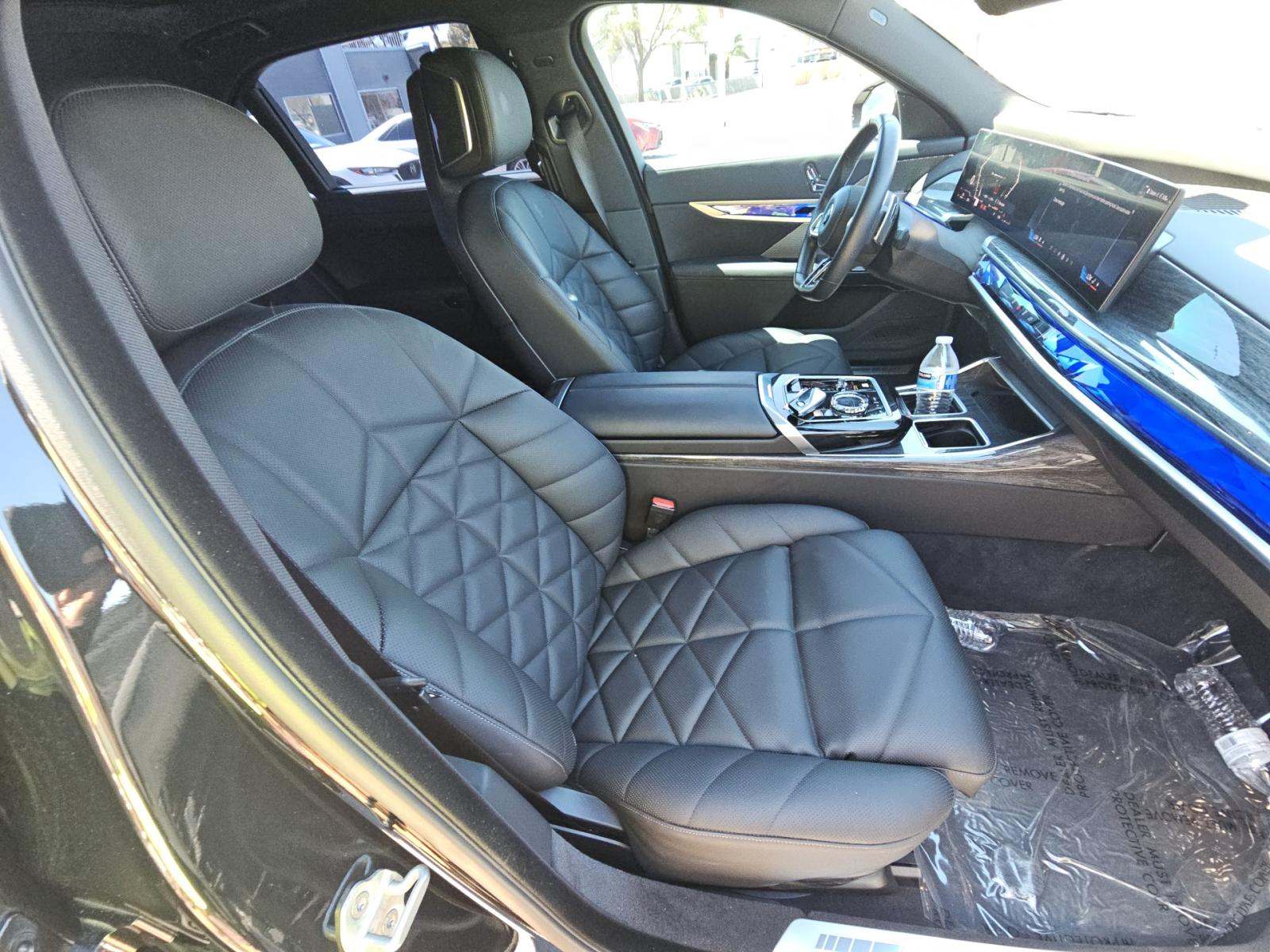 2025 BMW 7 Series 740i RWD