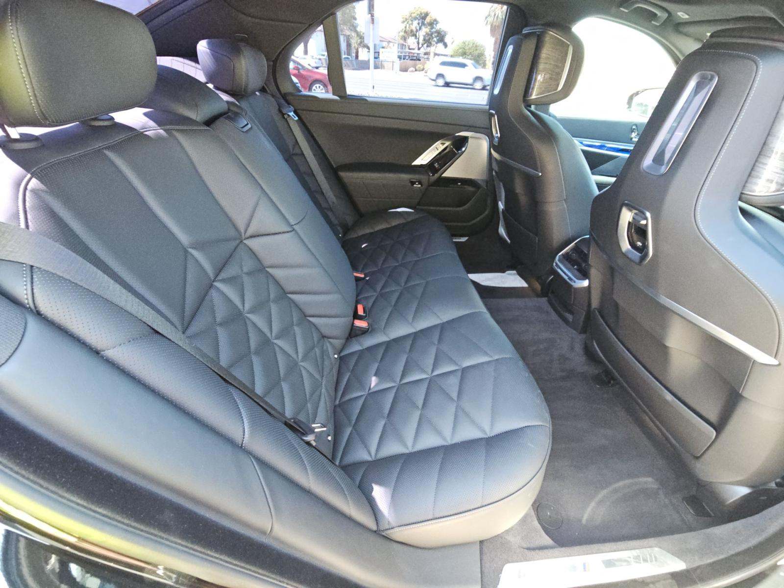2025 BMW 7 Series 740i RWD