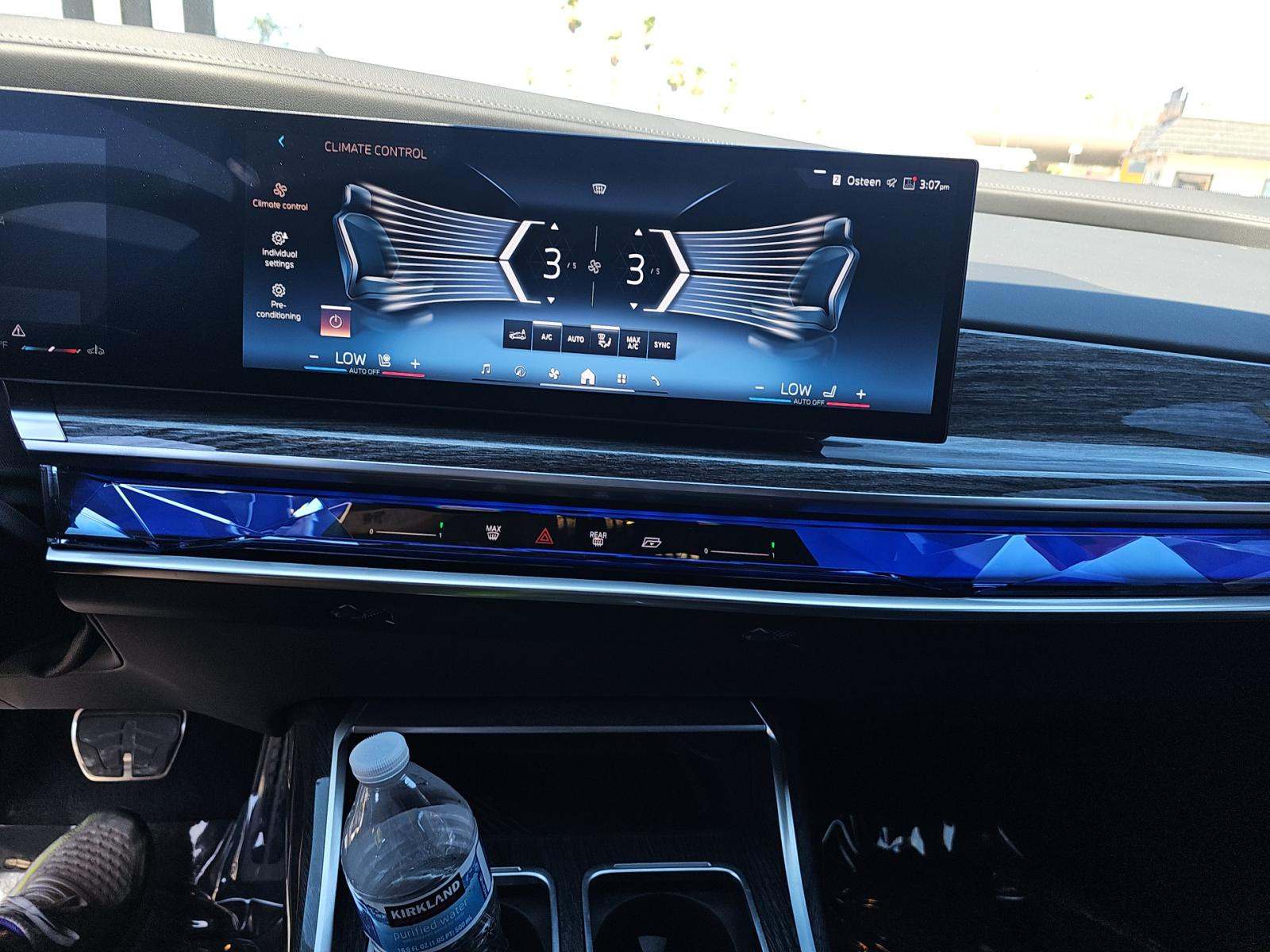 2025 BMW 7 Series 740i RWD
