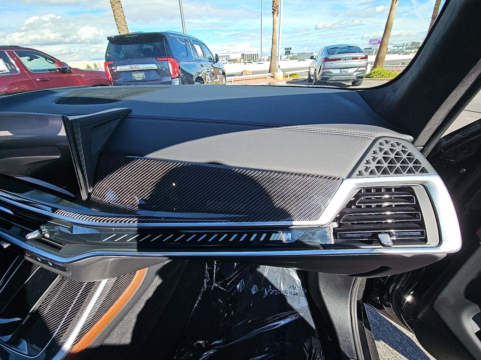 2025 BMW X7 M60i AWD