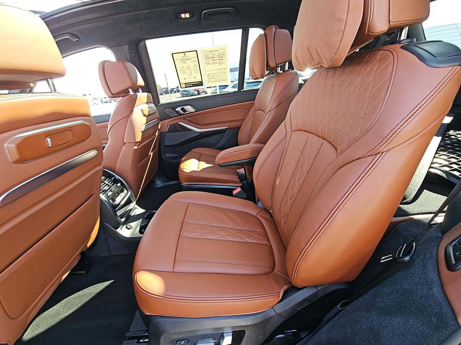 2025 BMW X7 M60i AWD