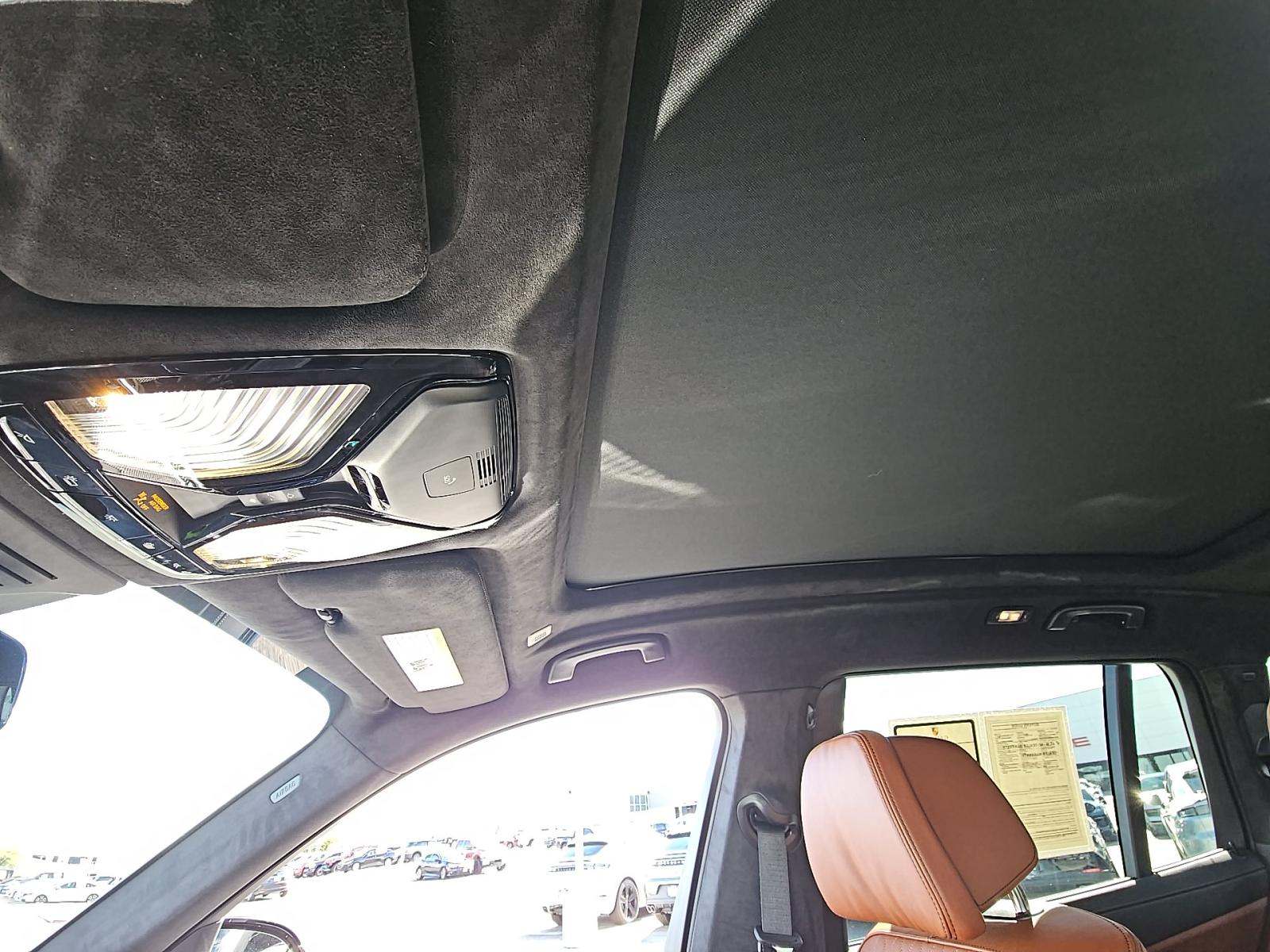 2025 BMW X7 M60i AWD