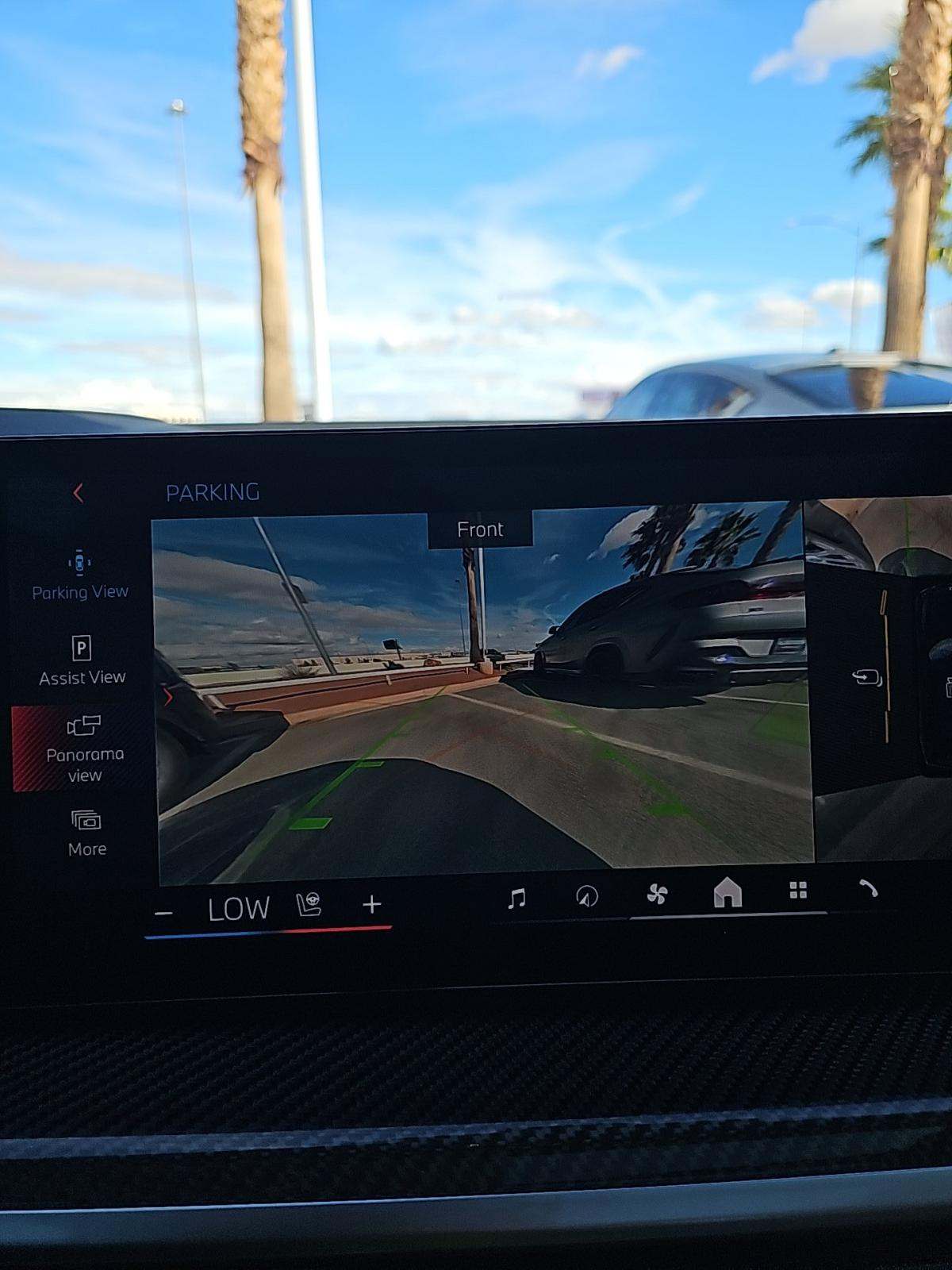 2025 BMW X7 M60i AWD