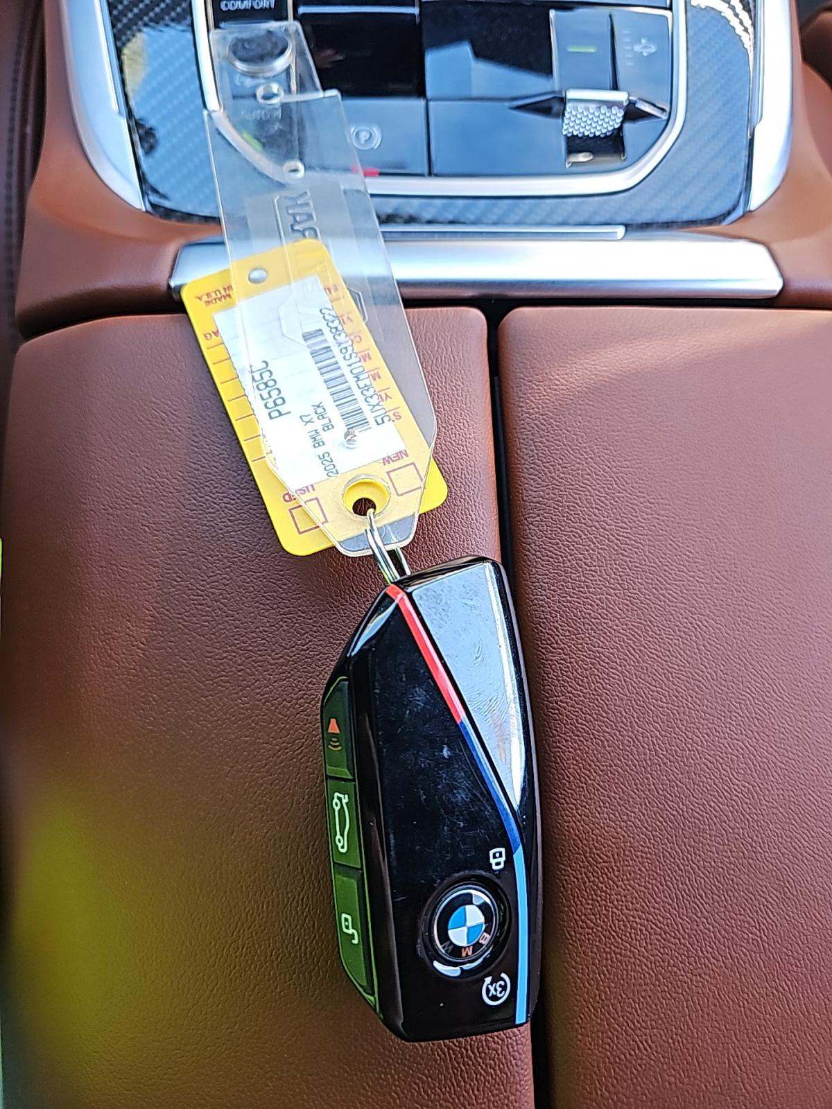 2025 BMW X7 M60i AWD