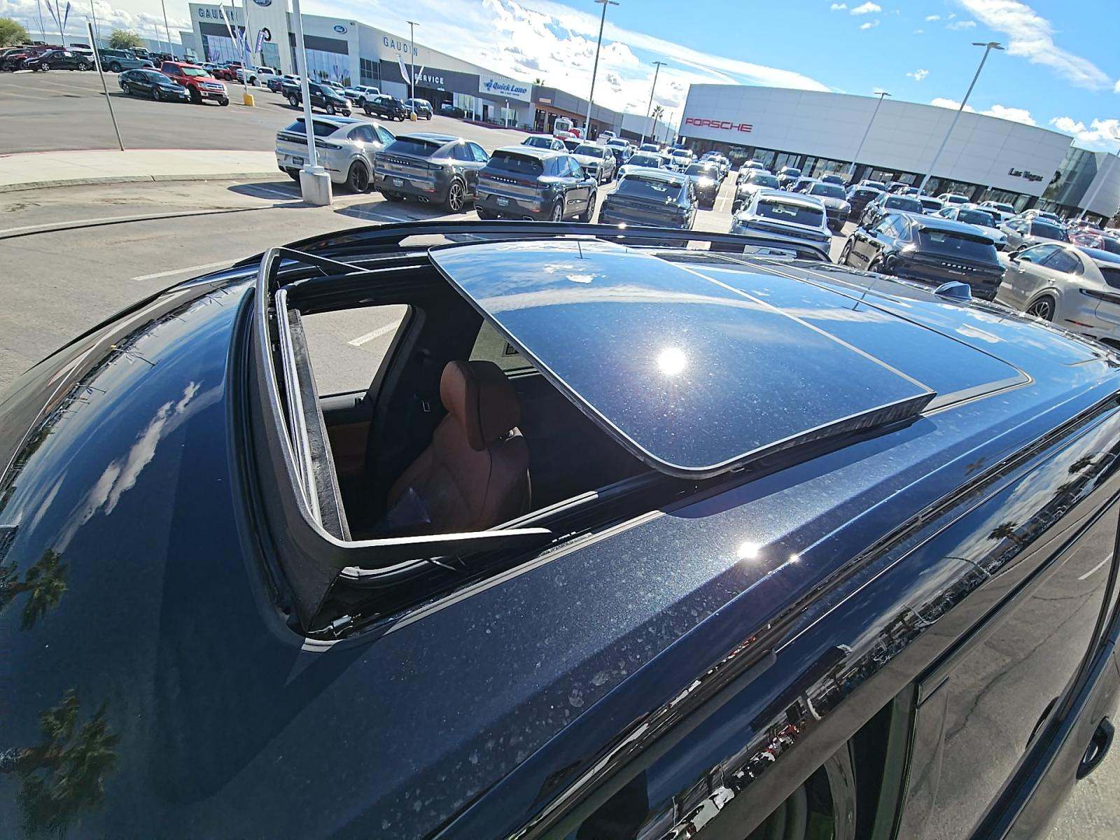 2025 BMW X7 M60i AWD