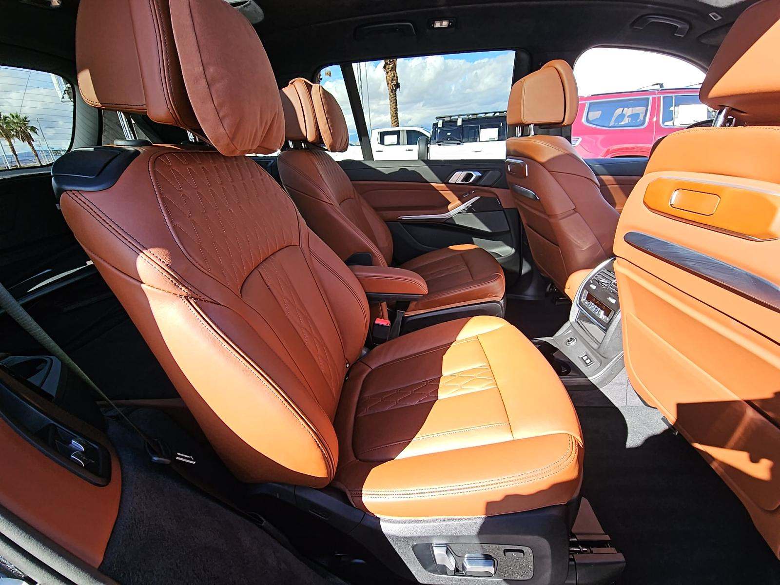 2025 BMW X7 M60i AWD