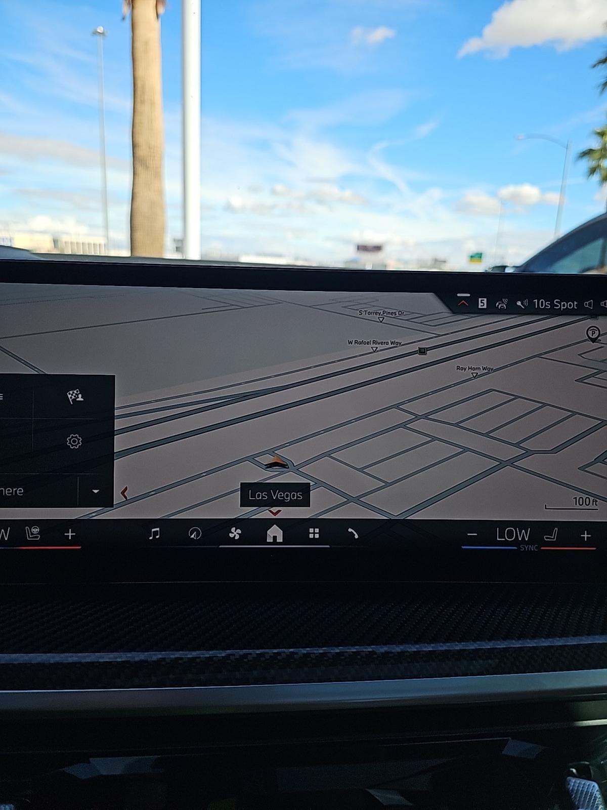 2025 BMW X7 M60i AWD