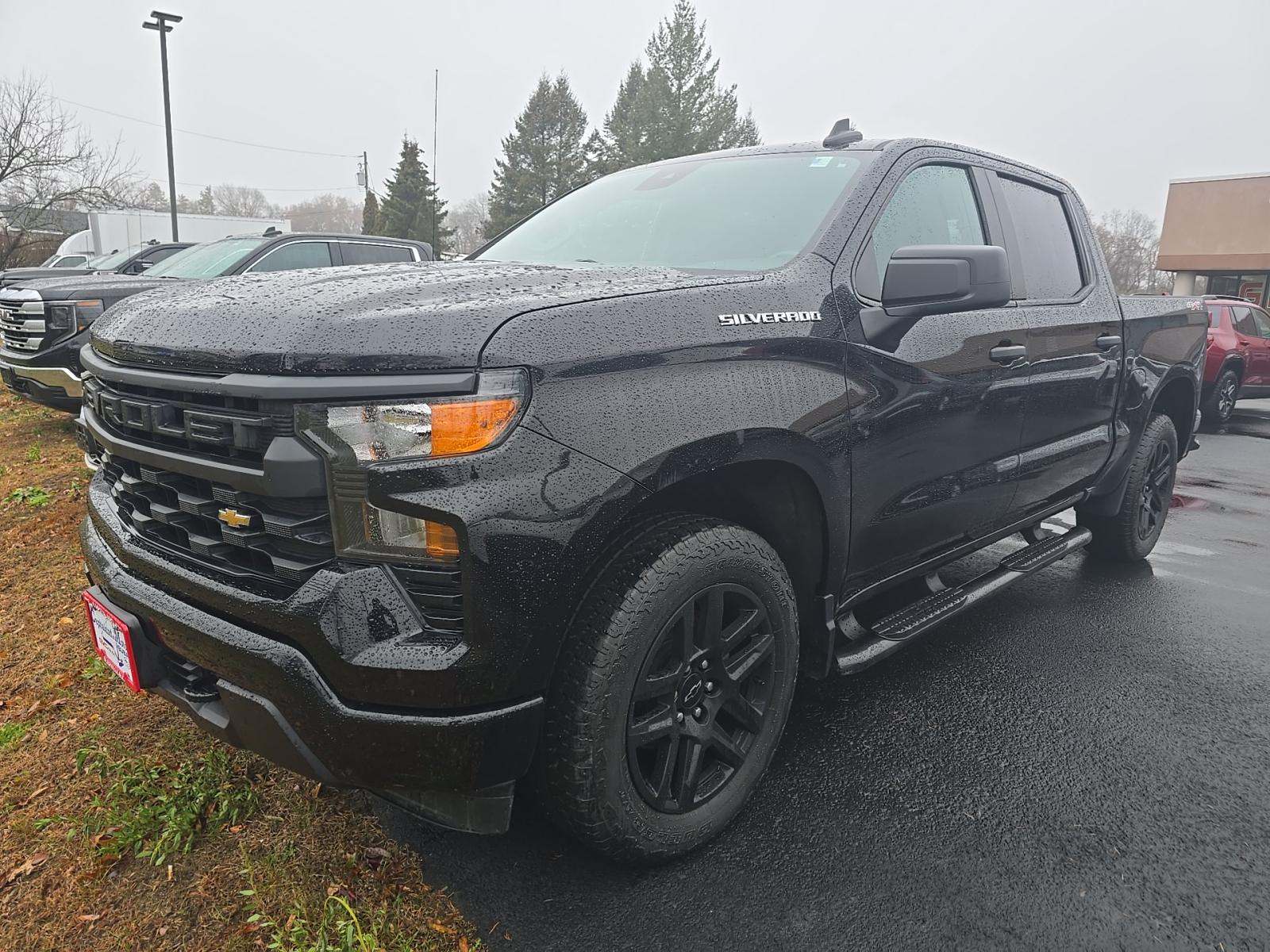 2022 Chevrolet Silverado 1500 Custom AWD