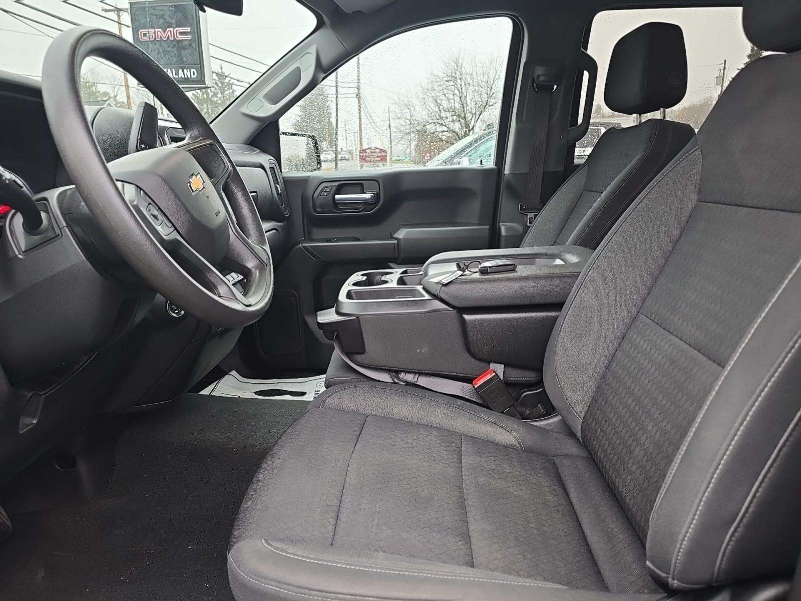 2022 Chevrolet Silverado 1500 Custom AWD