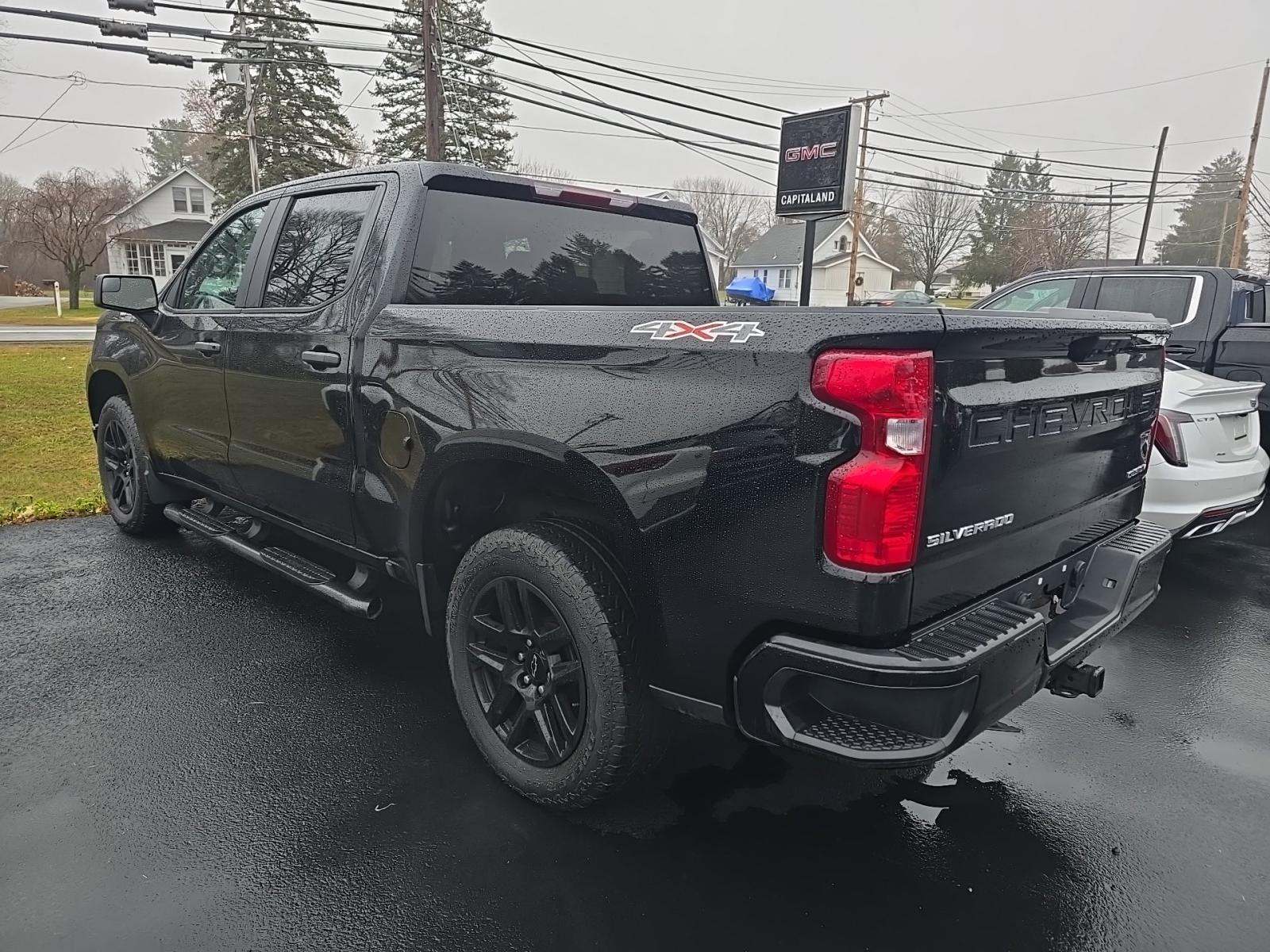 2022 Chevrolet Silverado 1500 Custom AWD