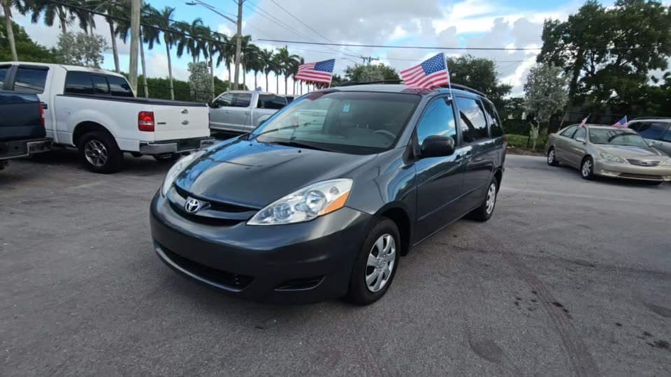 2010 Toyota Sienna LE FWD