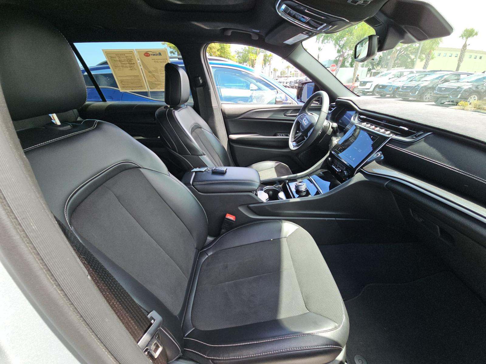 2023 Jeep Grand Cherokee L Altitude AWD