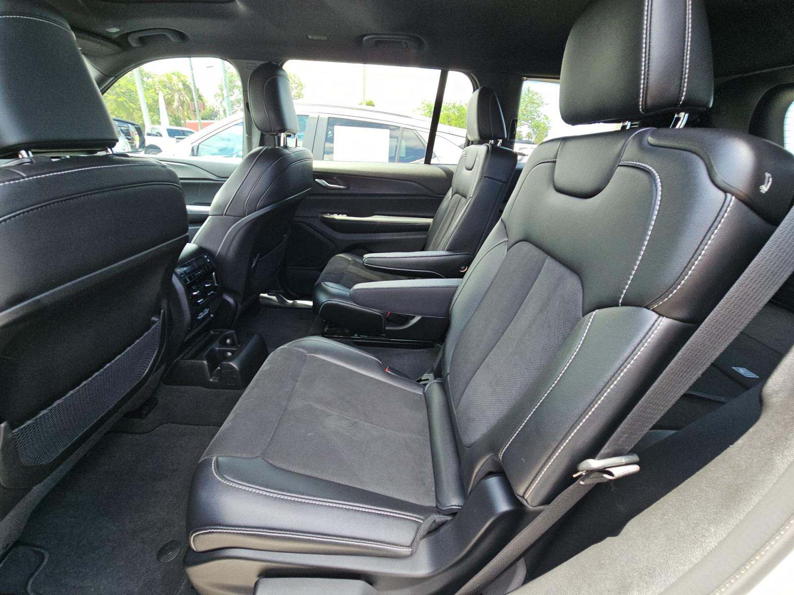 2023 Jeep Grand Cherokee L Altitude AWD