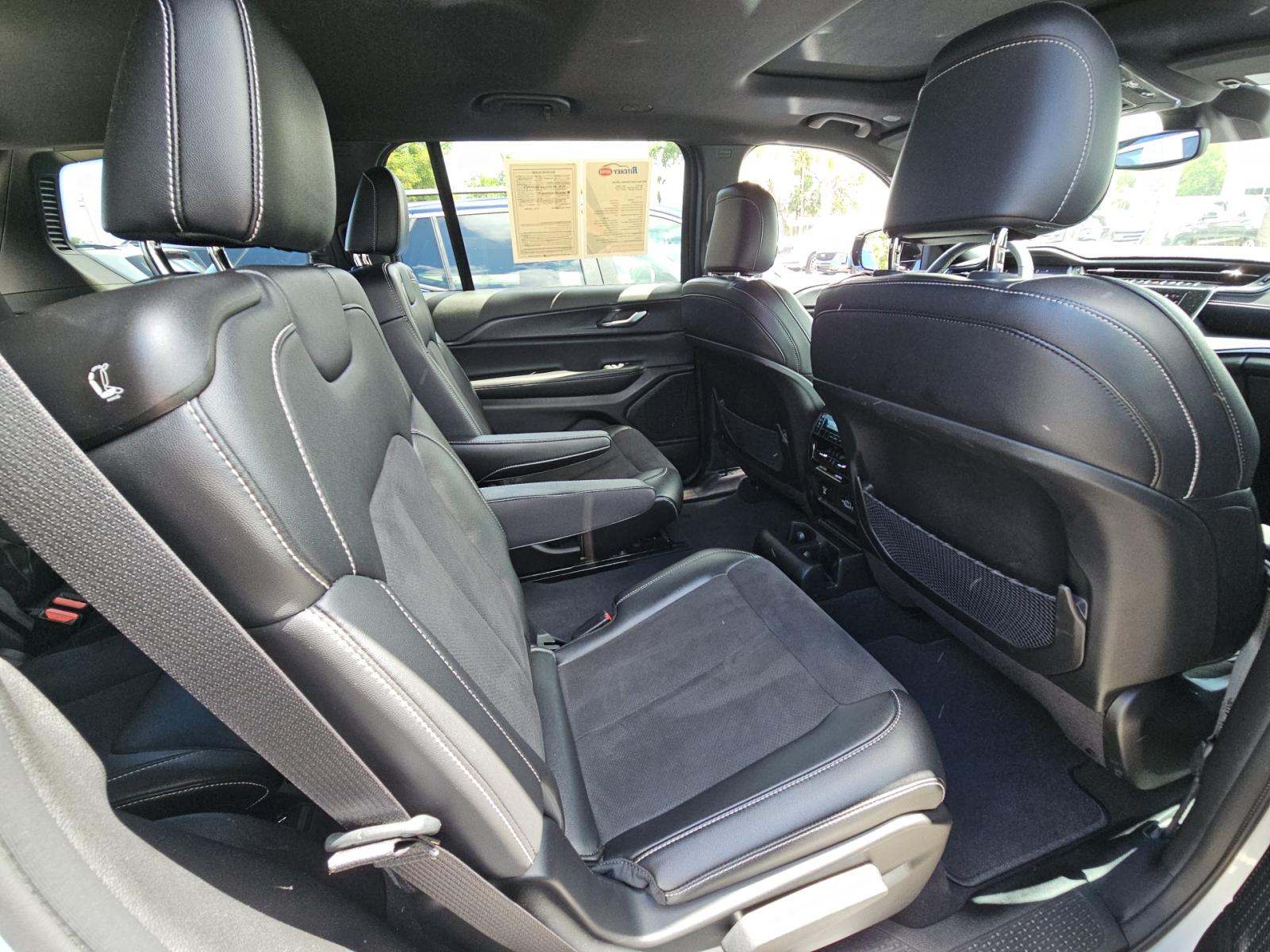 2023 Jeep Grand Cherokee L Altitude AWD