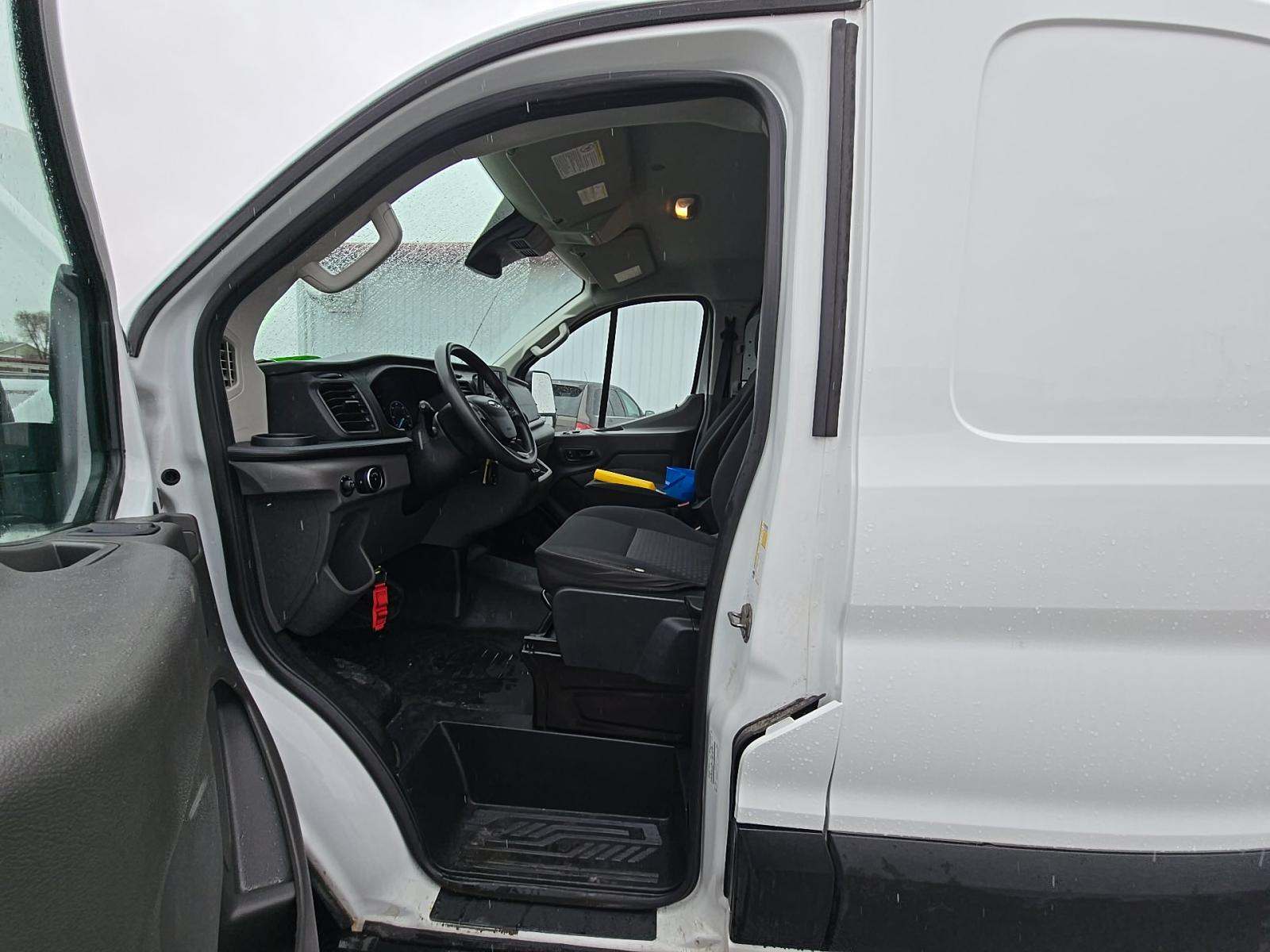 FORD TRANSIT 150 - 2
