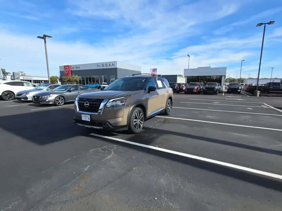 2023 Nissan Pathfinder Platinum FWD
