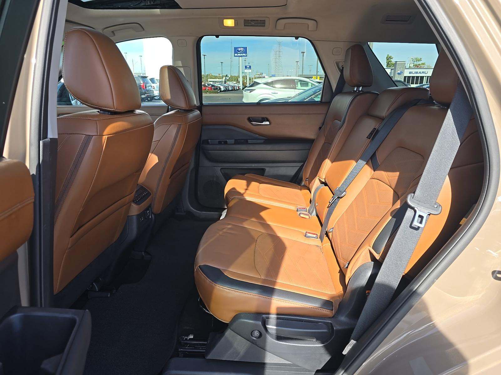 2023 Nissan Pathfinder Platinum FWD