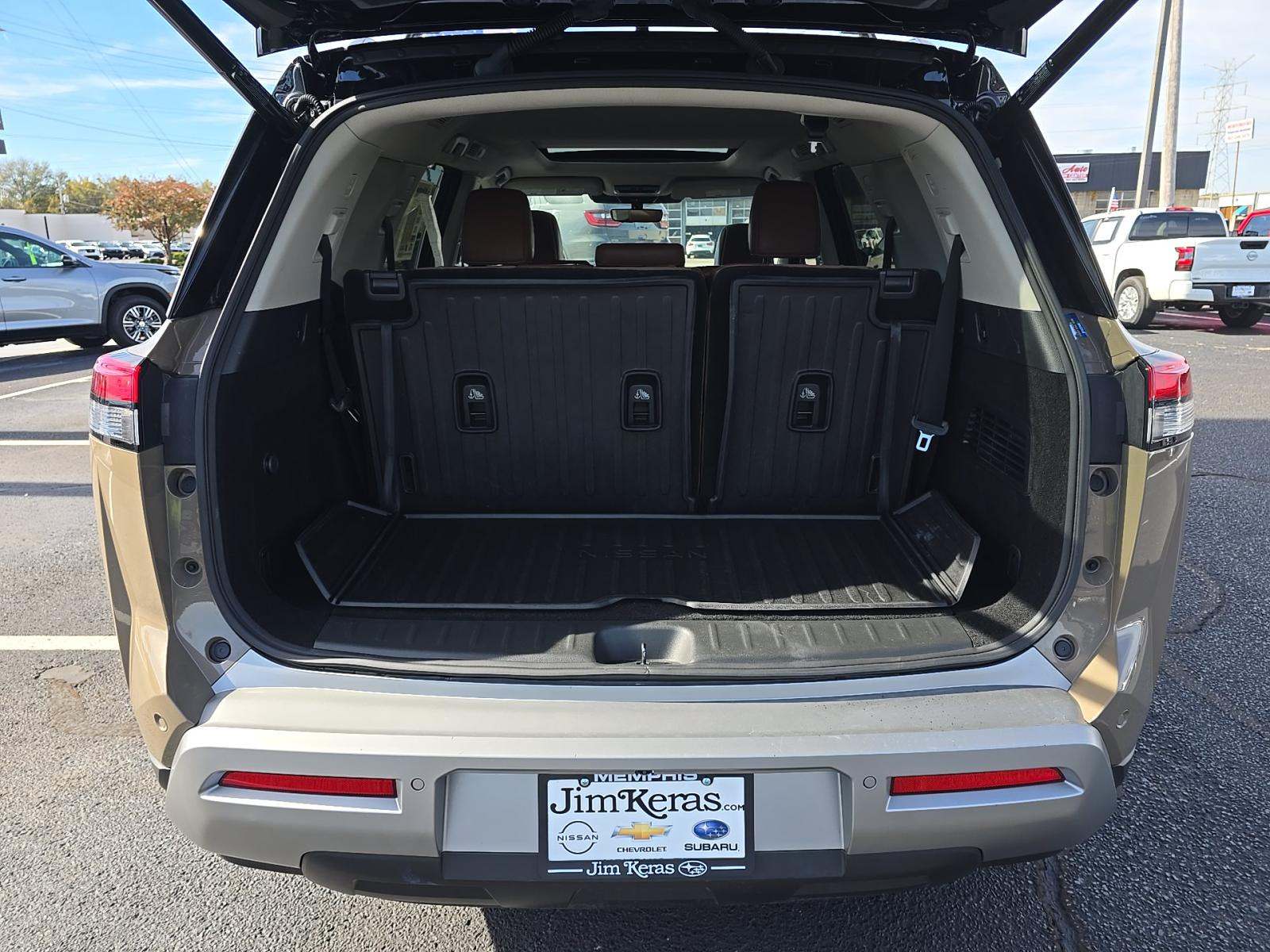 2023 Nissan Pathfinder Platinum FWD