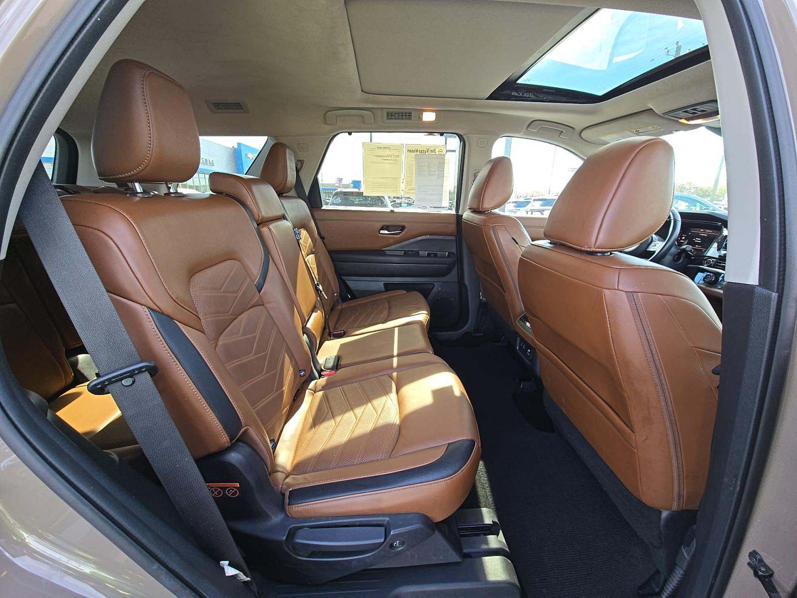 2023 Nissan Pathfinder Platinum FWD