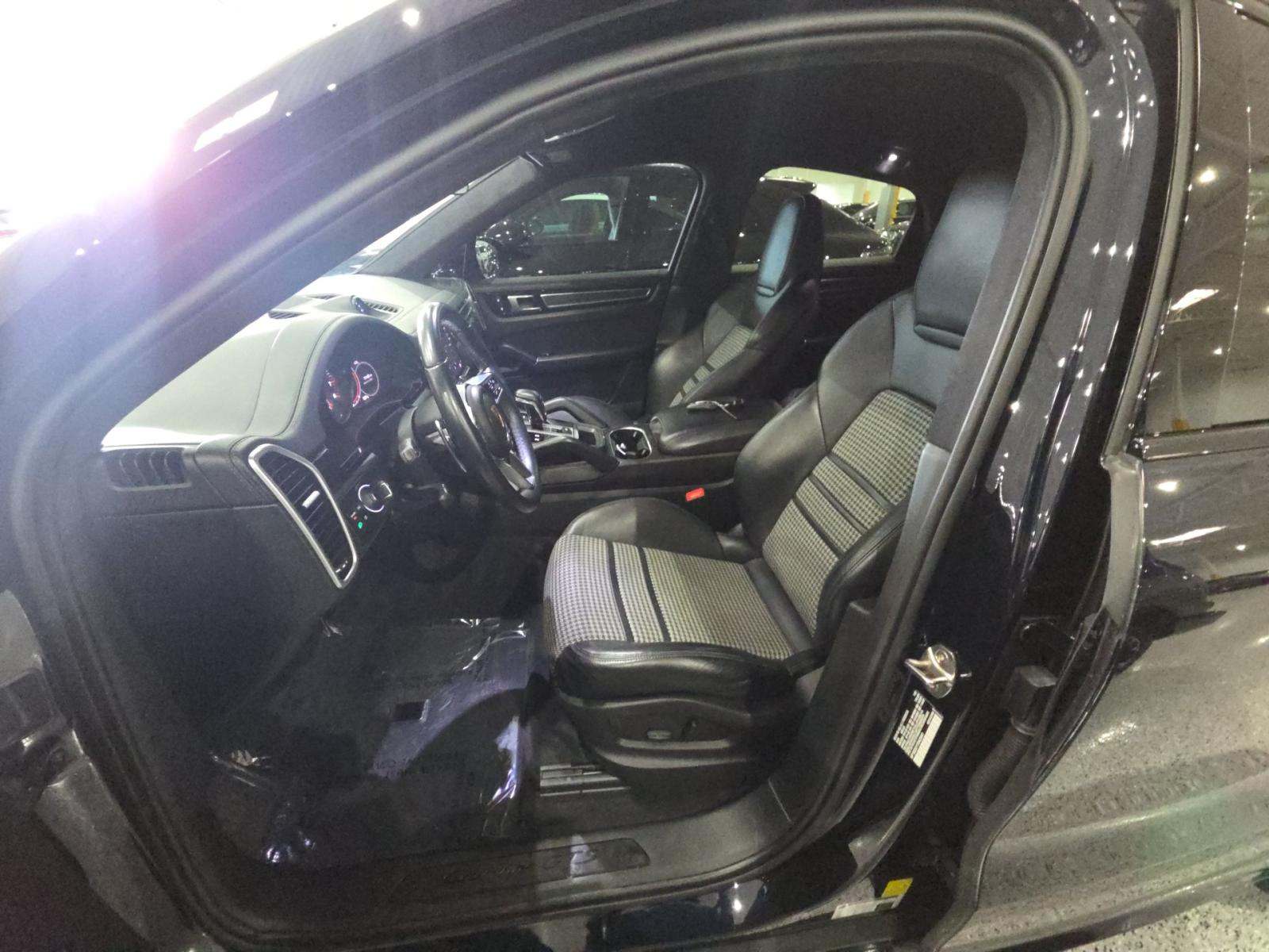 PORSCHE CAYENNE - 6