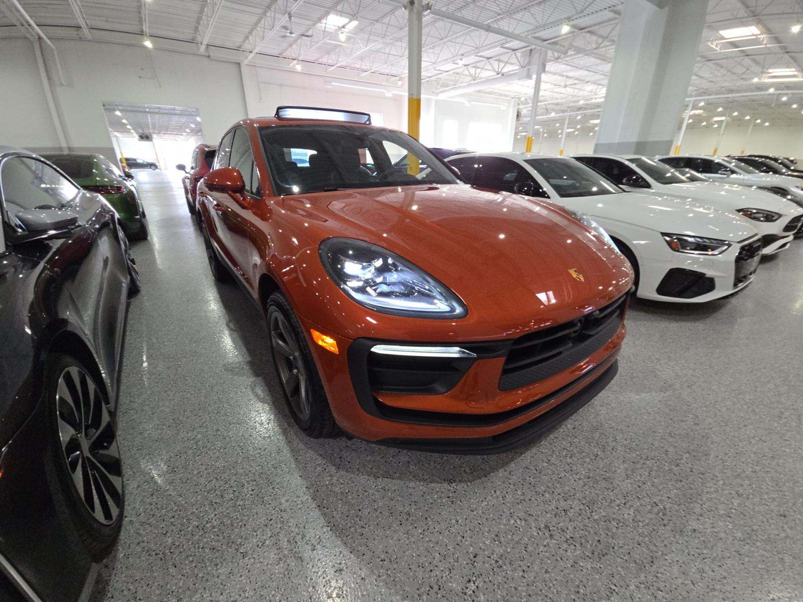 2025 Porsche Macan Base AWD