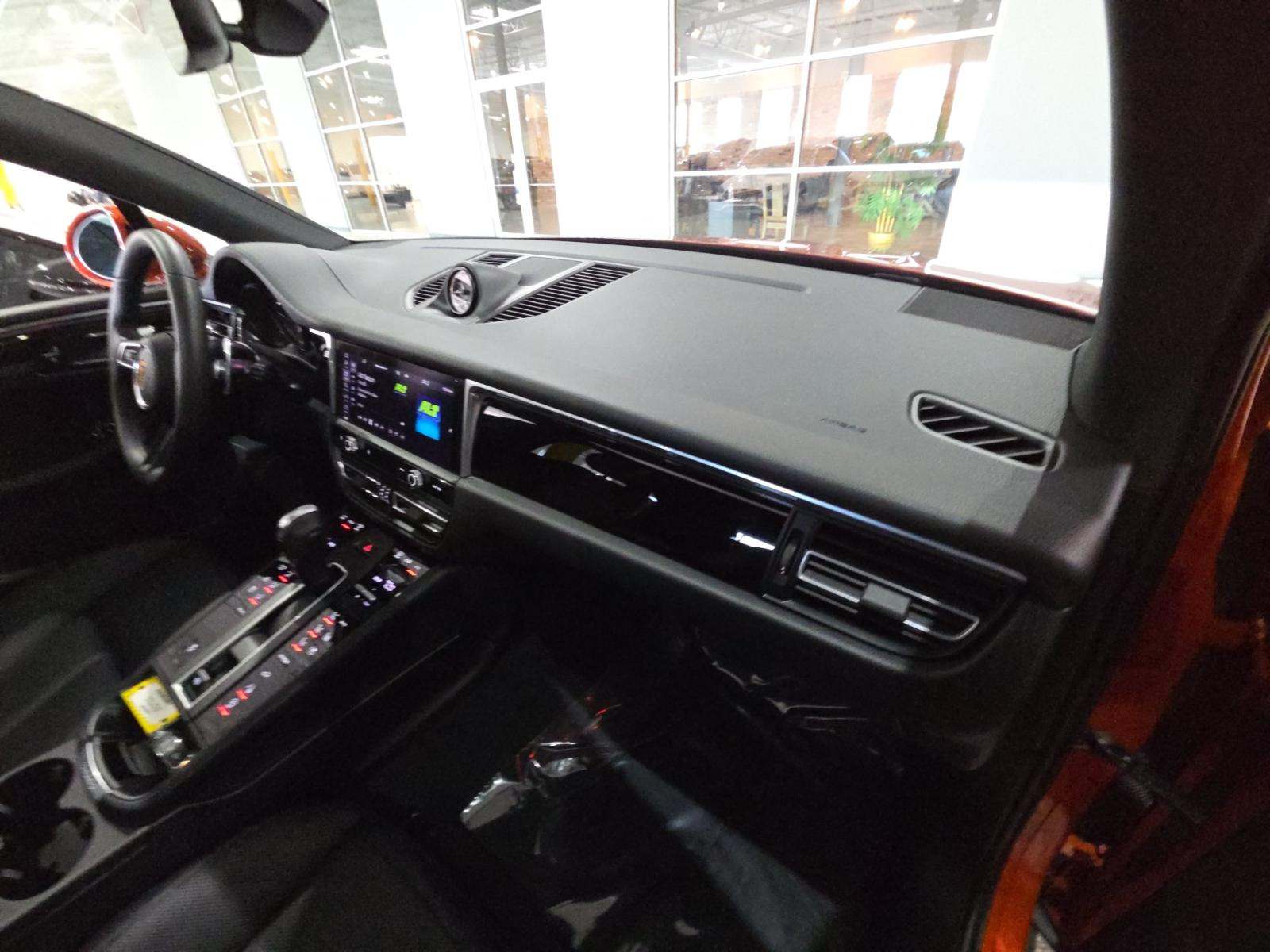 2025 Porsche Macan Base AWD