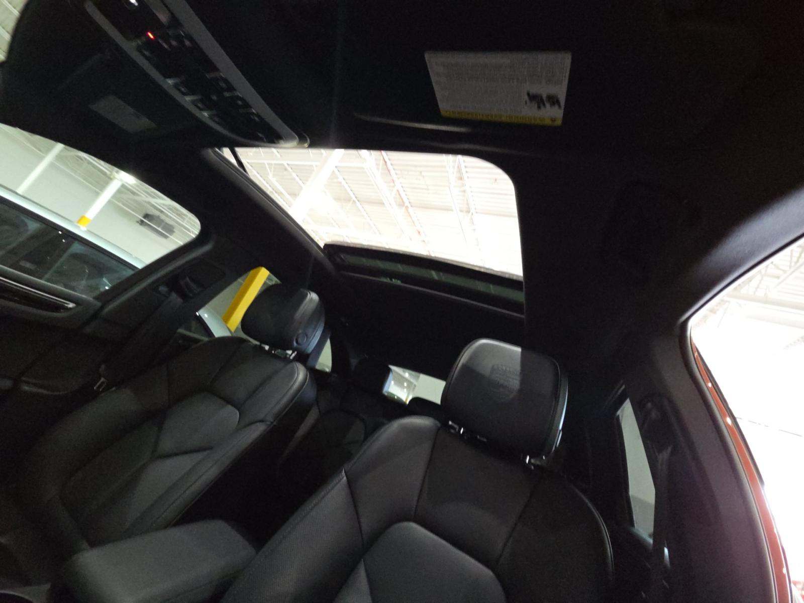 2025 Porsche Macan Base AWD