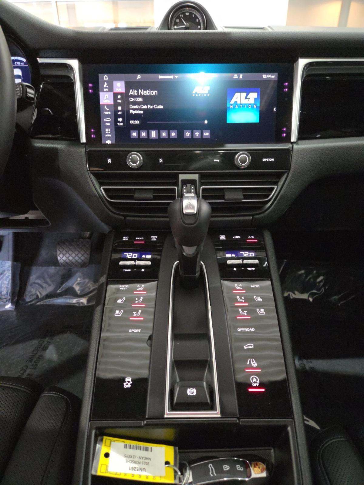 2025 Porsche Macan Base AWD